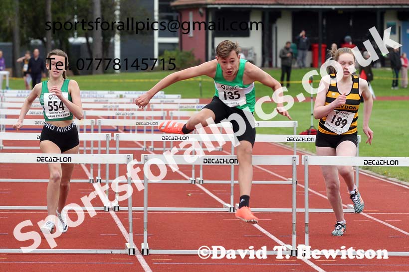 Hurdles, NECAA Open Meeting, Morpeth, Sunday, September 27th. David T. Hewitson/Sports for All Pics